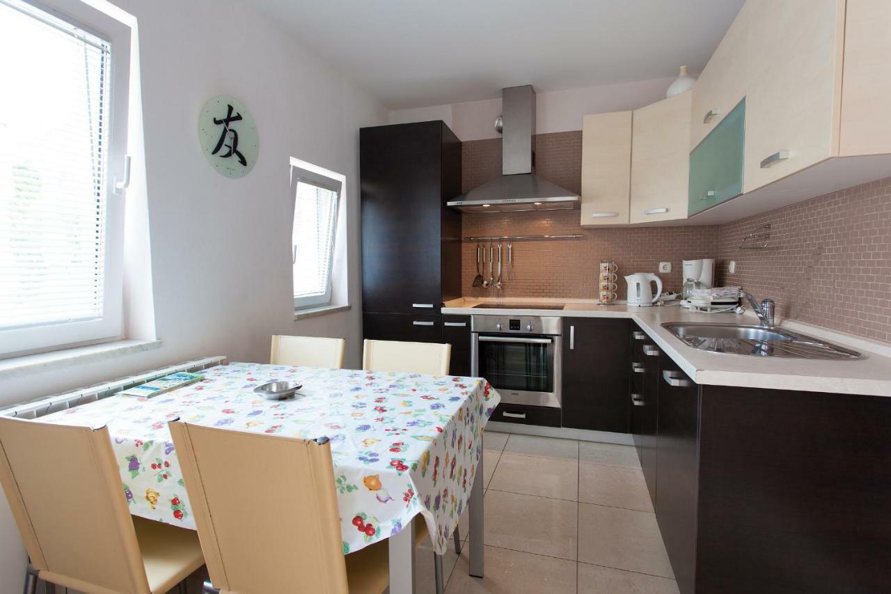 Apartman Kondic Омишаль Екстер'єр фото